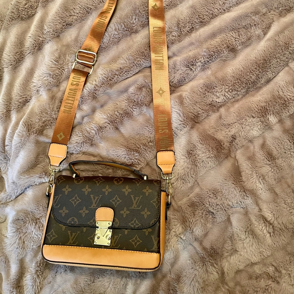 Super cute crossbody bag. NWT. I never used it.